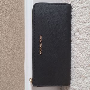 MICHAEL KORS Jet Set Large Saffiano Leather Quarter Zip Wallet